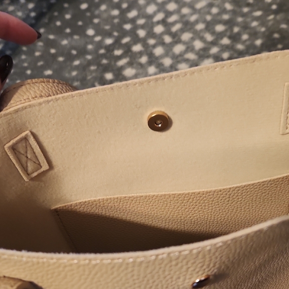 Elegant Tan Tote Bag - Picture 2 of 2